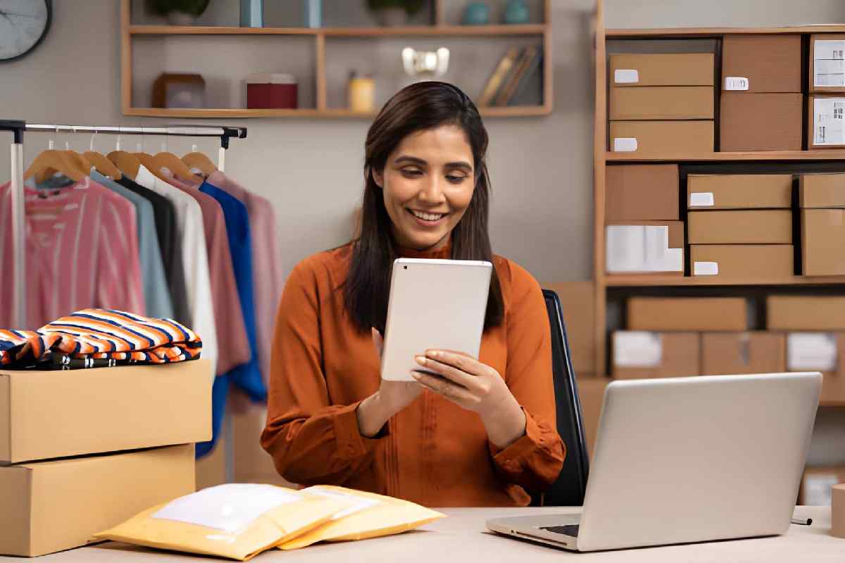 Types of Business Communication: Guide to Talking Shop Effectively Types of Business Communication: Guide to Talking Shop Effectively